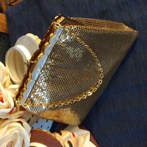 Vintage,Whiting&Davis # 2981,Gold Metallic Evening Bag with Mother of Pearl top. - Picture 9 of 16
